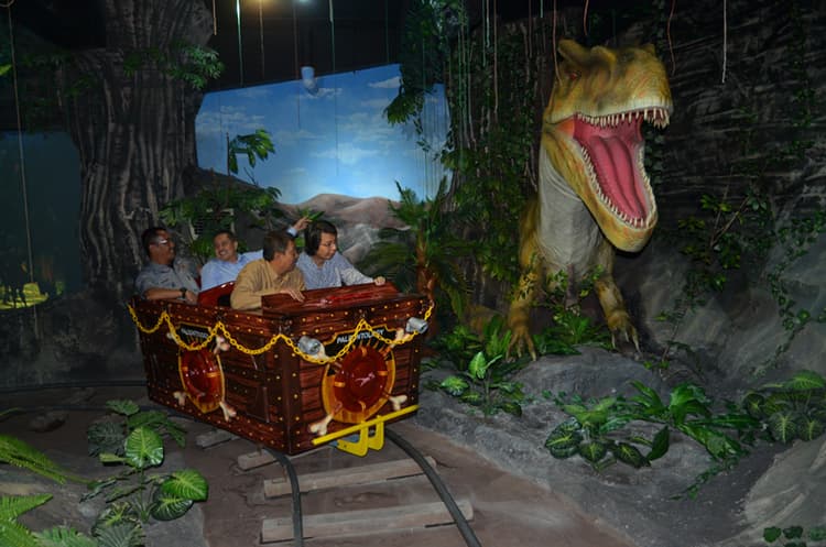 Dino Adventure (Anak)
